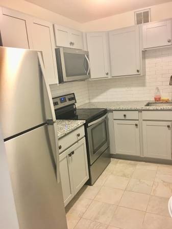 Building Photo - 5100 N Marine Dr