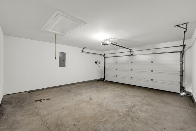 Building Photo - 328 Rise Ln