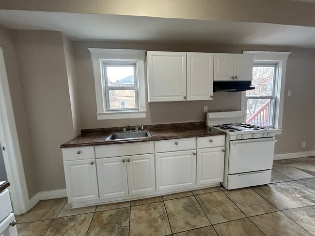 Building Photo - 1504 Summerfield Ave