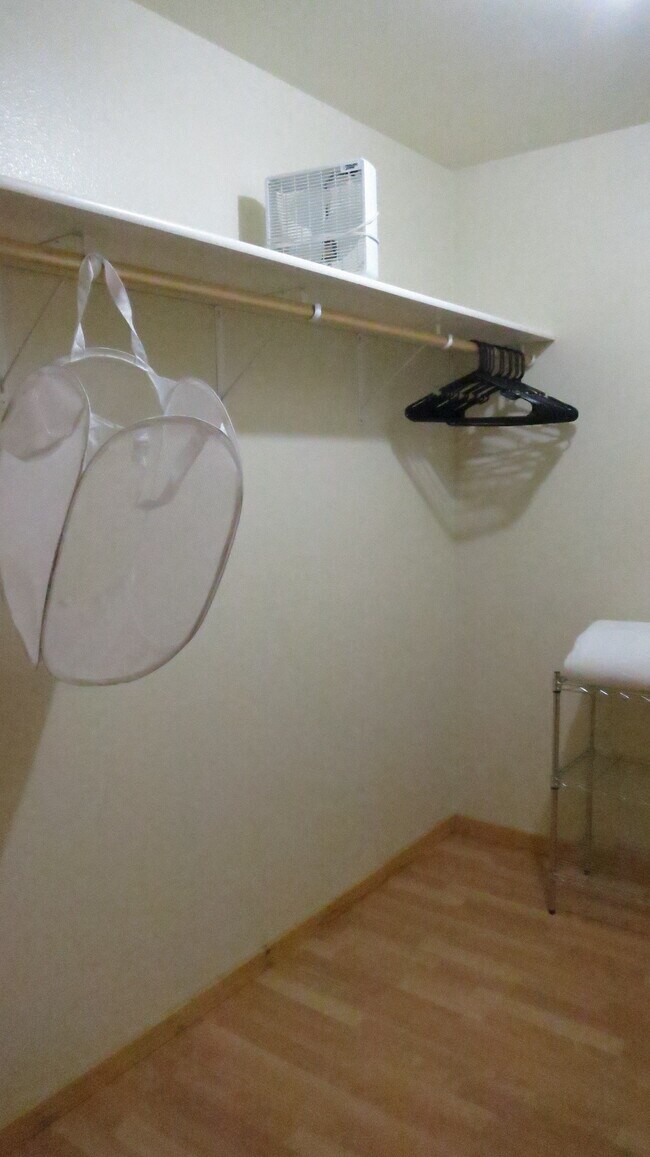 Building Photo - Lauesen Ave.