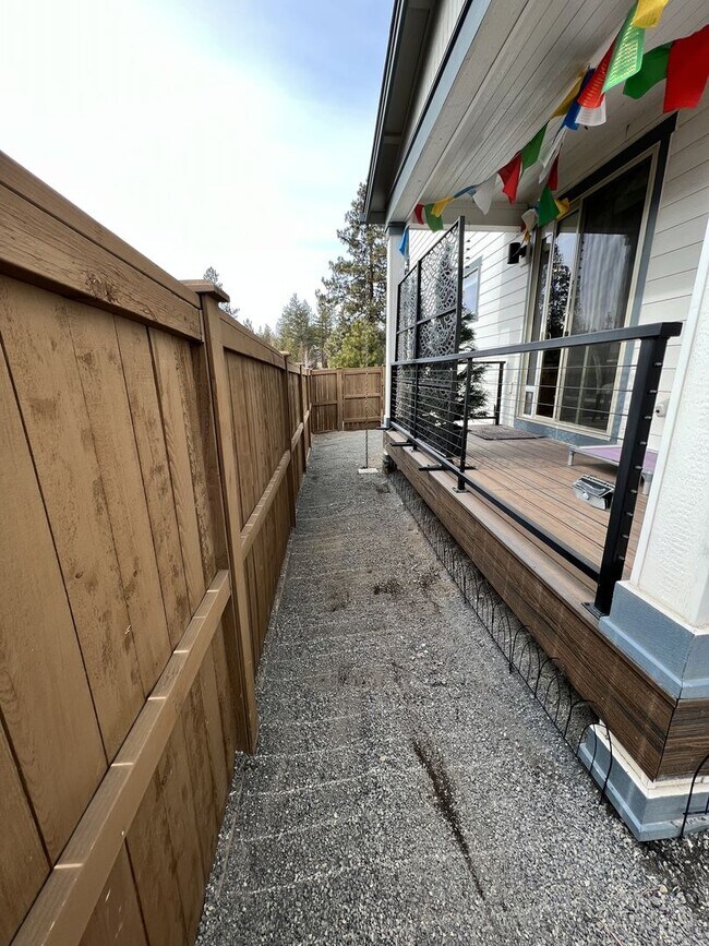 Building Photo - 3 bedroom 2.5 bath home in The Bridges, wi...