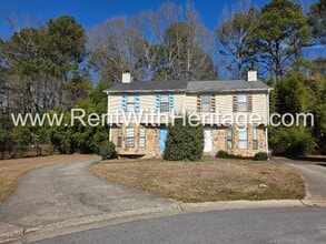 Building Photo - Amazing 3 bedroom, 2.5 bath townhome/ Great Roommate Floorplan / Great Location