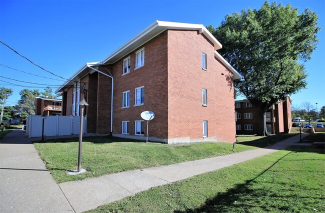 Building Photo - 120 Kingston Dr S