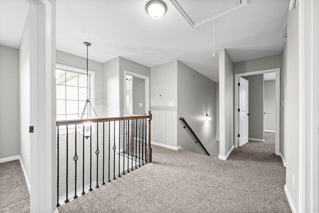 Building Photo - 739 Gaine Lynn Dr