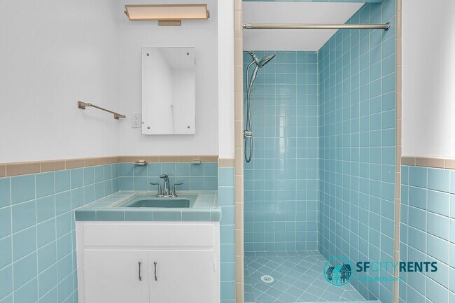 Building Photo - Silver Terrace: Updated Single Family Home...