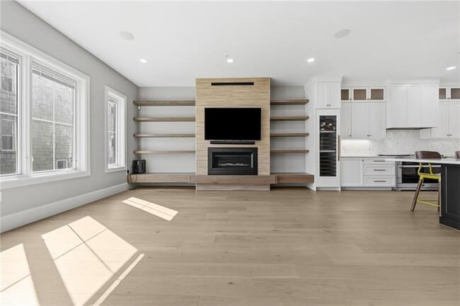 Building Photo - 5133 Fifth Ave