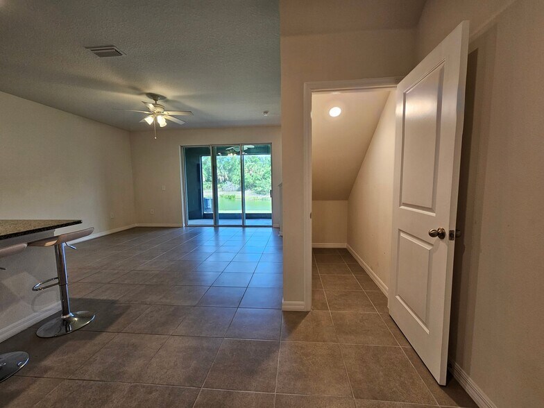 Building Photo - 8652 Milestone Dr