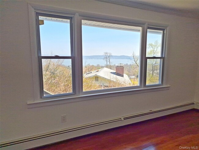 Building Photo - 27 Oakwood Dr