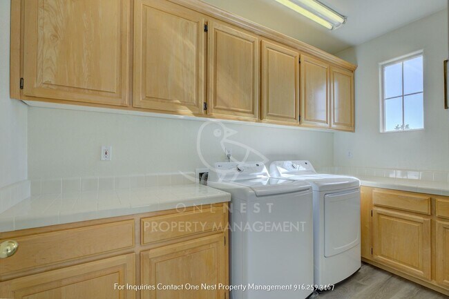 Building Photo - Rocklin beauty, 5 bdrm, 3.5 bth + bonus room!