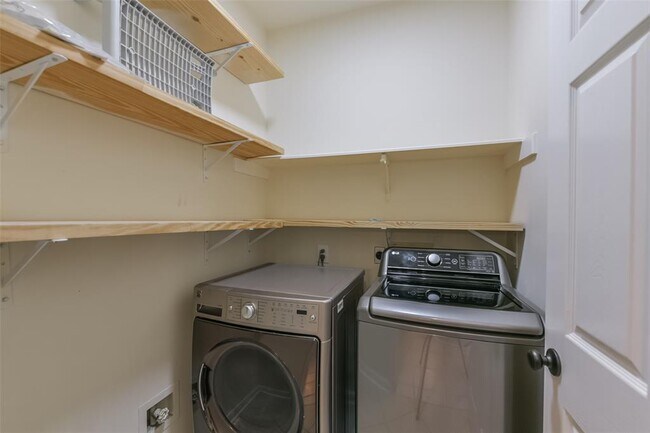 Building Photo - 2509 S Mission Cir