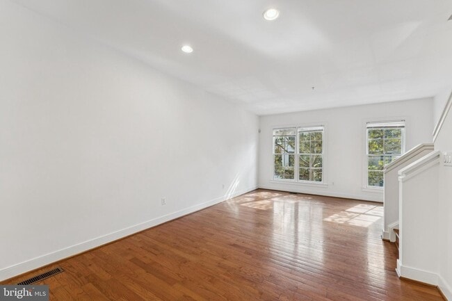 Building Photo - 4410 Longfellow St