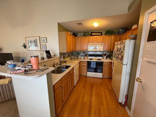 Building Photo - 3 Bedroom 2 Bath House in Shadowmoss - West Ashley