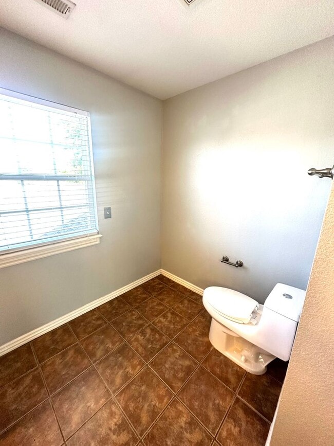 Building Photo - 3705 SW Hansom Loop