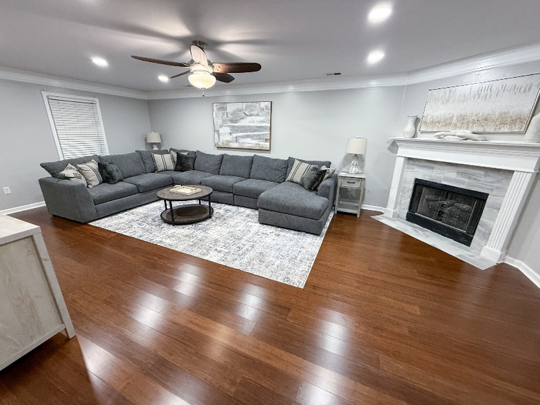 Building Photo - 1958 Bohemia Dr