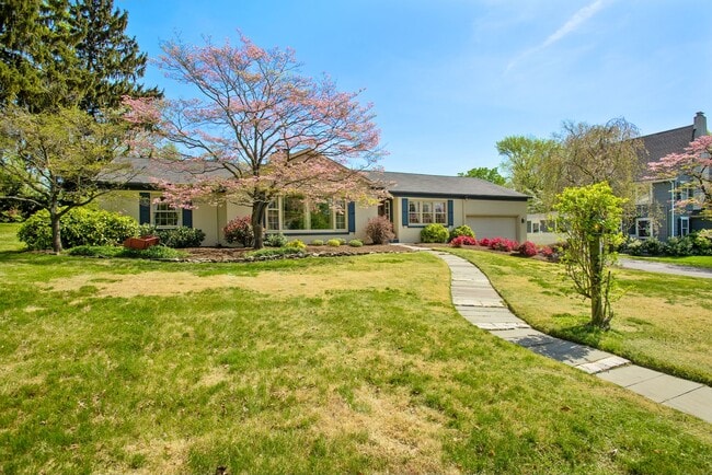 Building Photo - 231 Colonial Ave