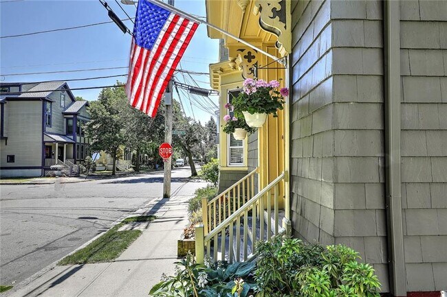 Building Photo - 35 Hammond St