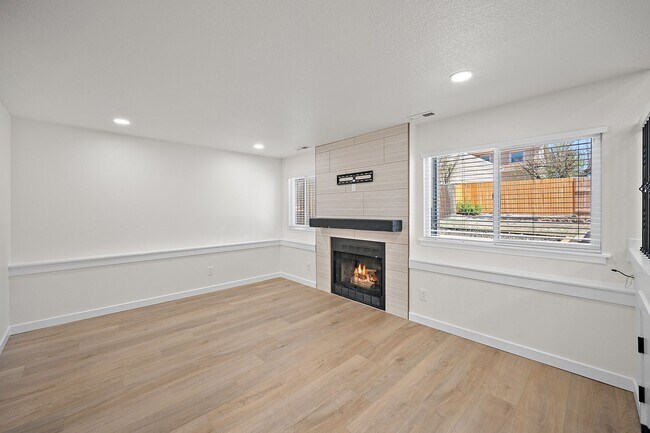 Building Photo - Stunning tri-level remodeled home in Briargate!