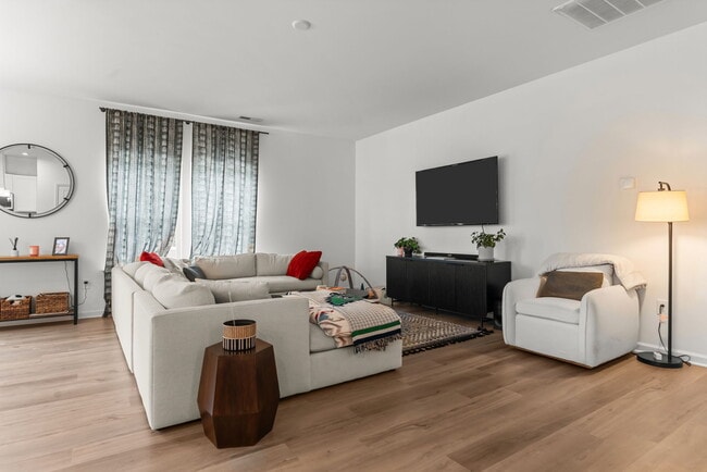 Building Photo - 101 Enfield Dr