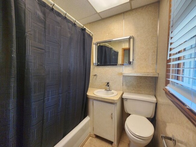 Building Photo - 1 Bedroom House Near Shopping, Parks and Little League Field