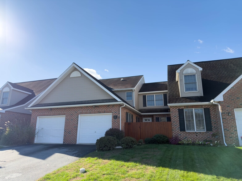 Building Photo - 45 Spring Hill Ln