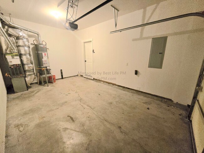 Building Photo - 17923 SW Niks Dr