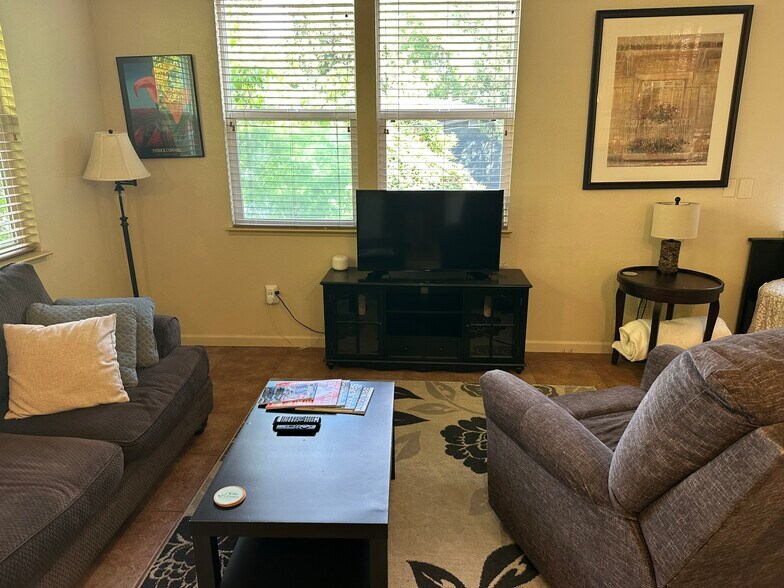 Building Photo - 1919 4th St