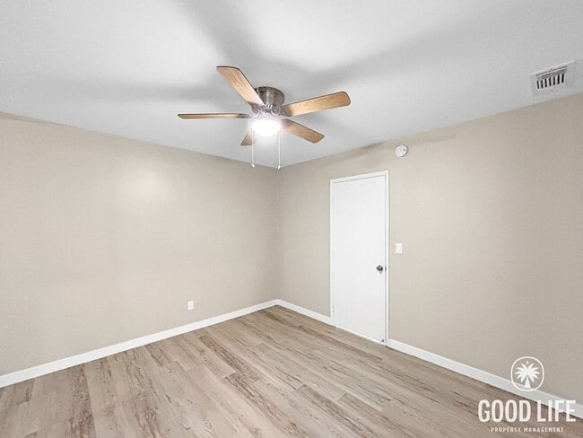 Building Photo - Stunning 3BD/2BA 2nd Floor Condo in Chula Vista W/ A/C, W/D, 2 Balconies, Community Pool & Spa!