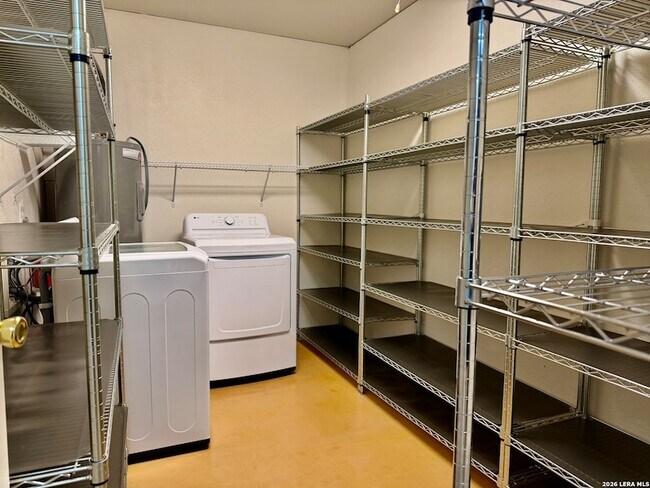 Building Photo - 115 Encino Grande St