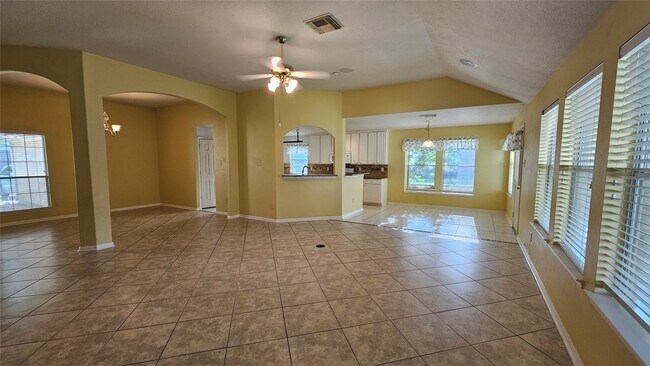 Building Photo - 2314 Hannover Way