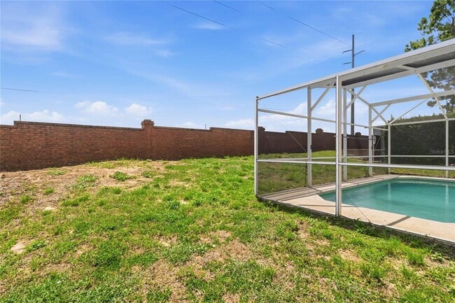 Building Photo - 210 Pine Cone Dr