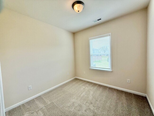 Building Photo - Spacious 4BD, 3BA Durham Home in a Prime Location Near Duke University, RTP, and RDU Airport