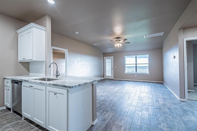 Building Photo - 1624 Highland Loop