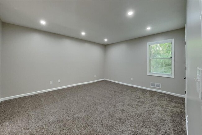Building Photo - 620 Gregory Manor Dr SW
