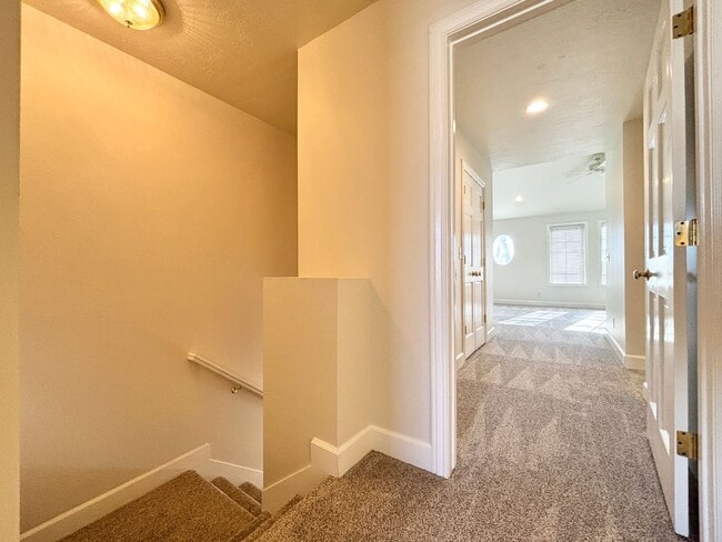 Building Photo - 943 Sage Park Ln S