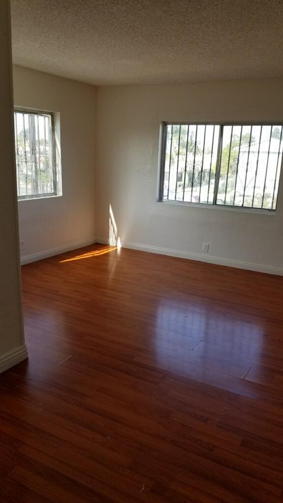 Building Photo - 10616 S Central Ave