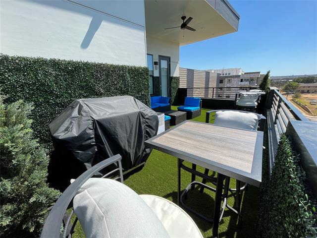 Building Photo - 1901 S Harwood St