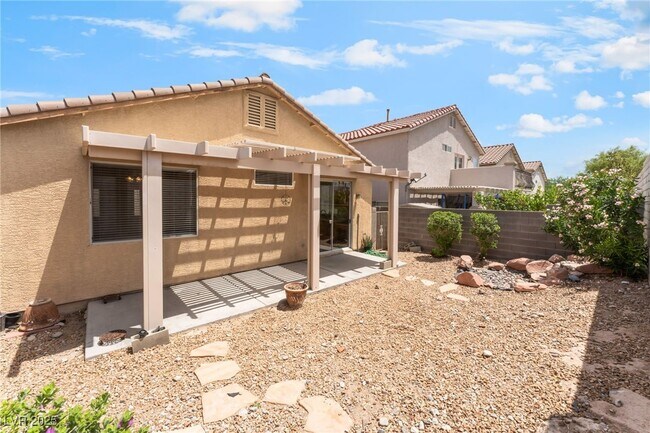 Building Photo - 8729 Shady Pines Dr