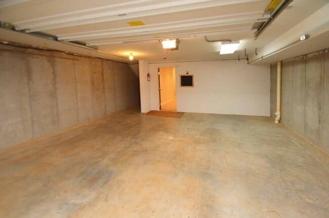 Building Photo - 226 Duncraig Dr