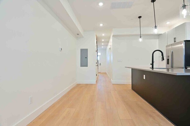 Building Photo - 2641 4th St NE