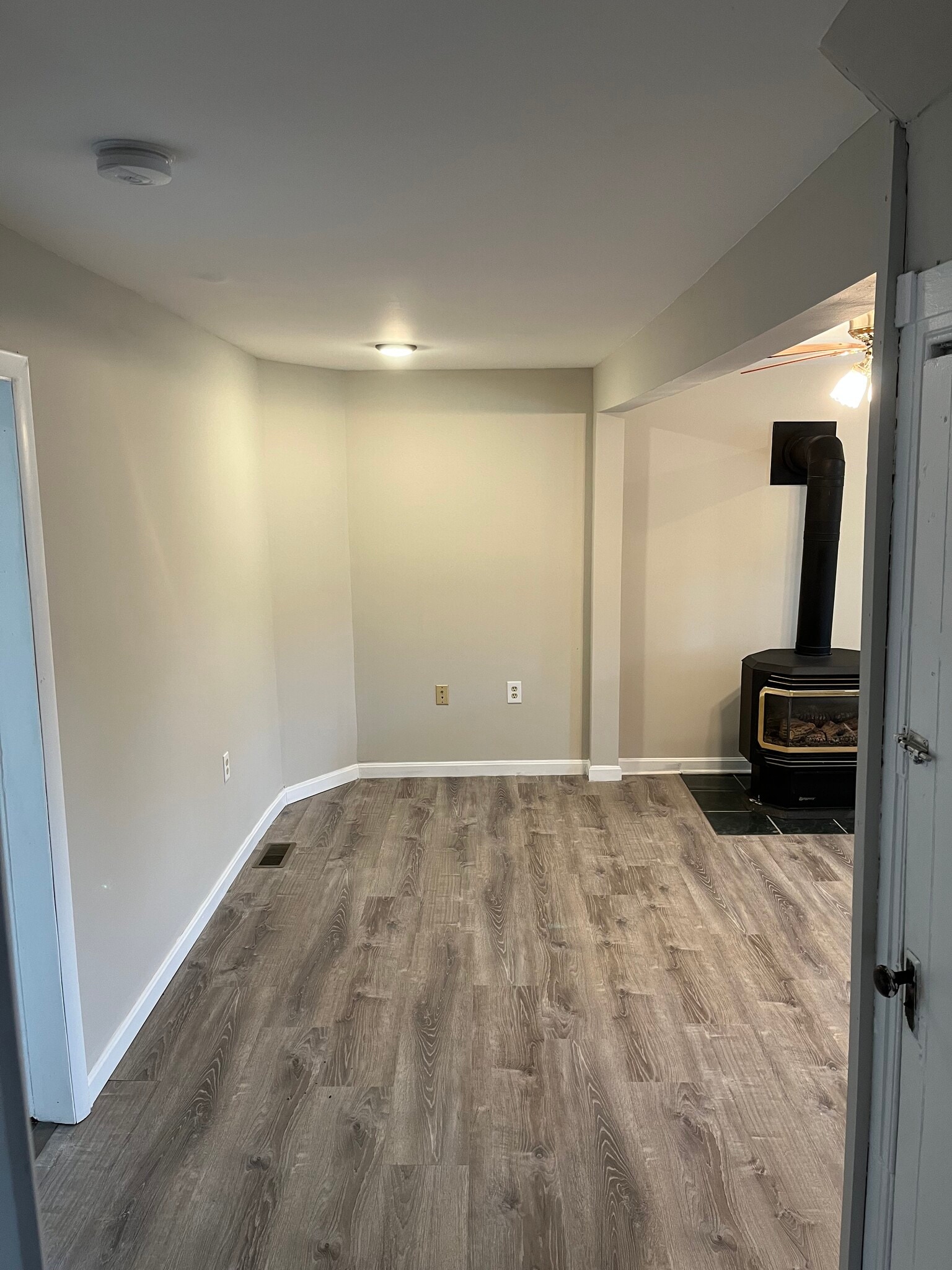 Building Photo - 735 Weverton Rd