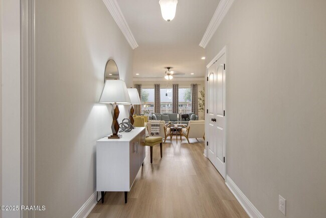 Building Photo - 301 Oak Hill Ln