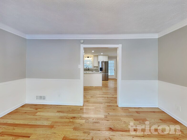 Building Photo - 361 Willow Glenn Dr