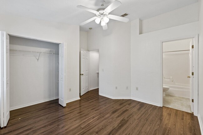 Building Photo - Close to UF Two Story Townhouse