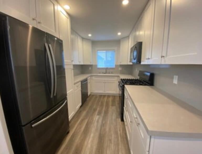 New stainless appliances - 2600 Apple Ave