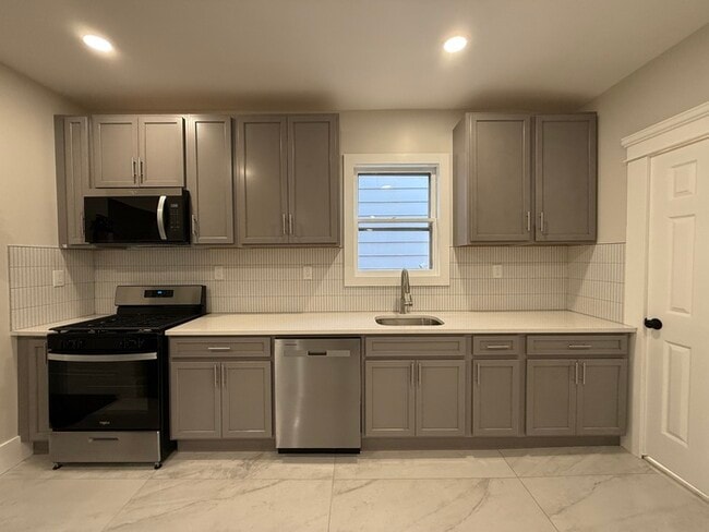 Building Photo - 438 Neville St