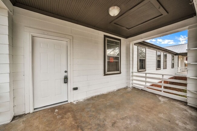 Building Photo - Spacious 2-Bedroom Duplex in Talladega – M...