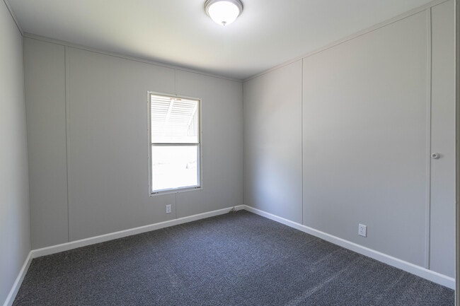 Building Photo - 16950 N Davis Rd