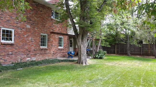 Building Photo - 583 Nile St