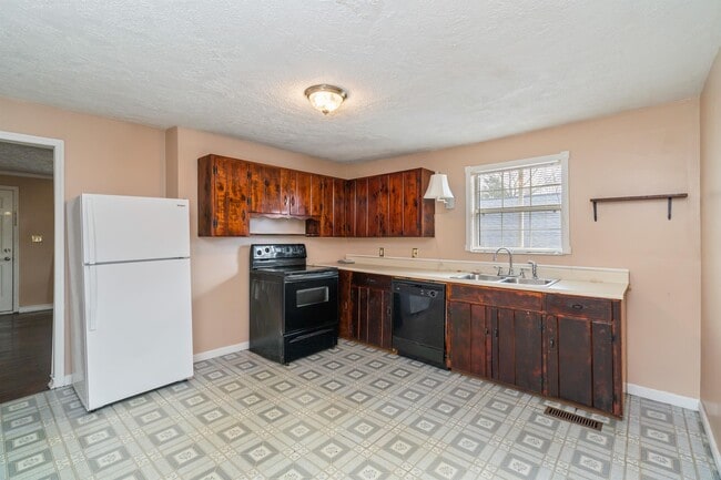 Building Photo - 153 Yankee St