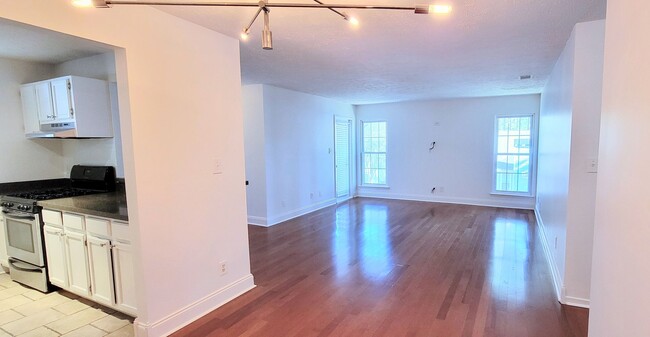 Building Photo - Prime Location Condo in Sandy Springs. Gat...